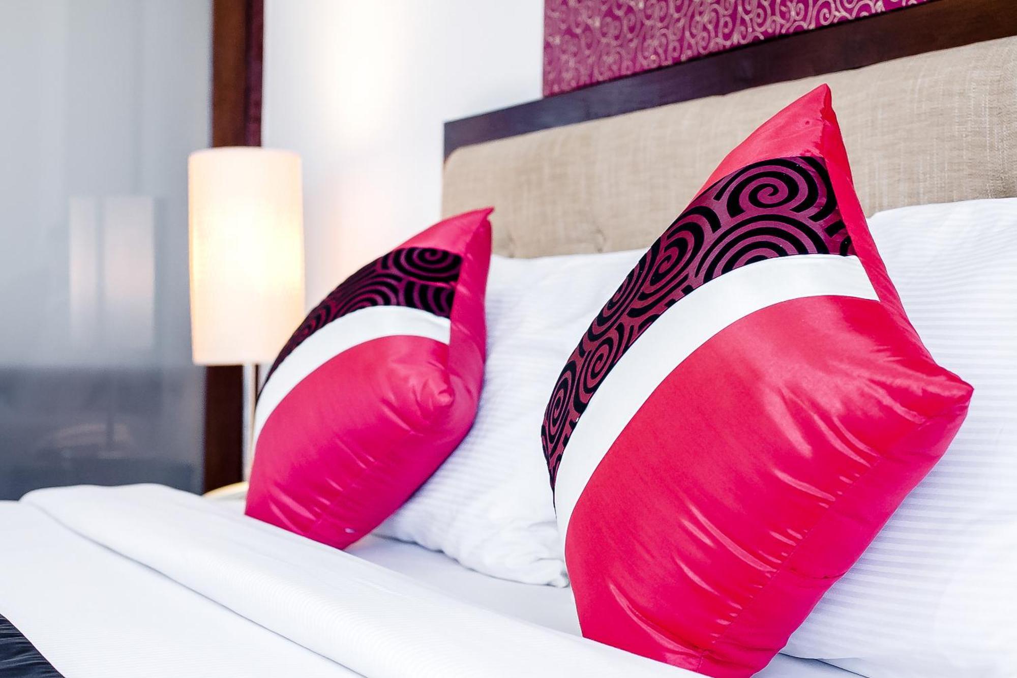 Romance Hotel Bangna Бангкок Экстерьер фото