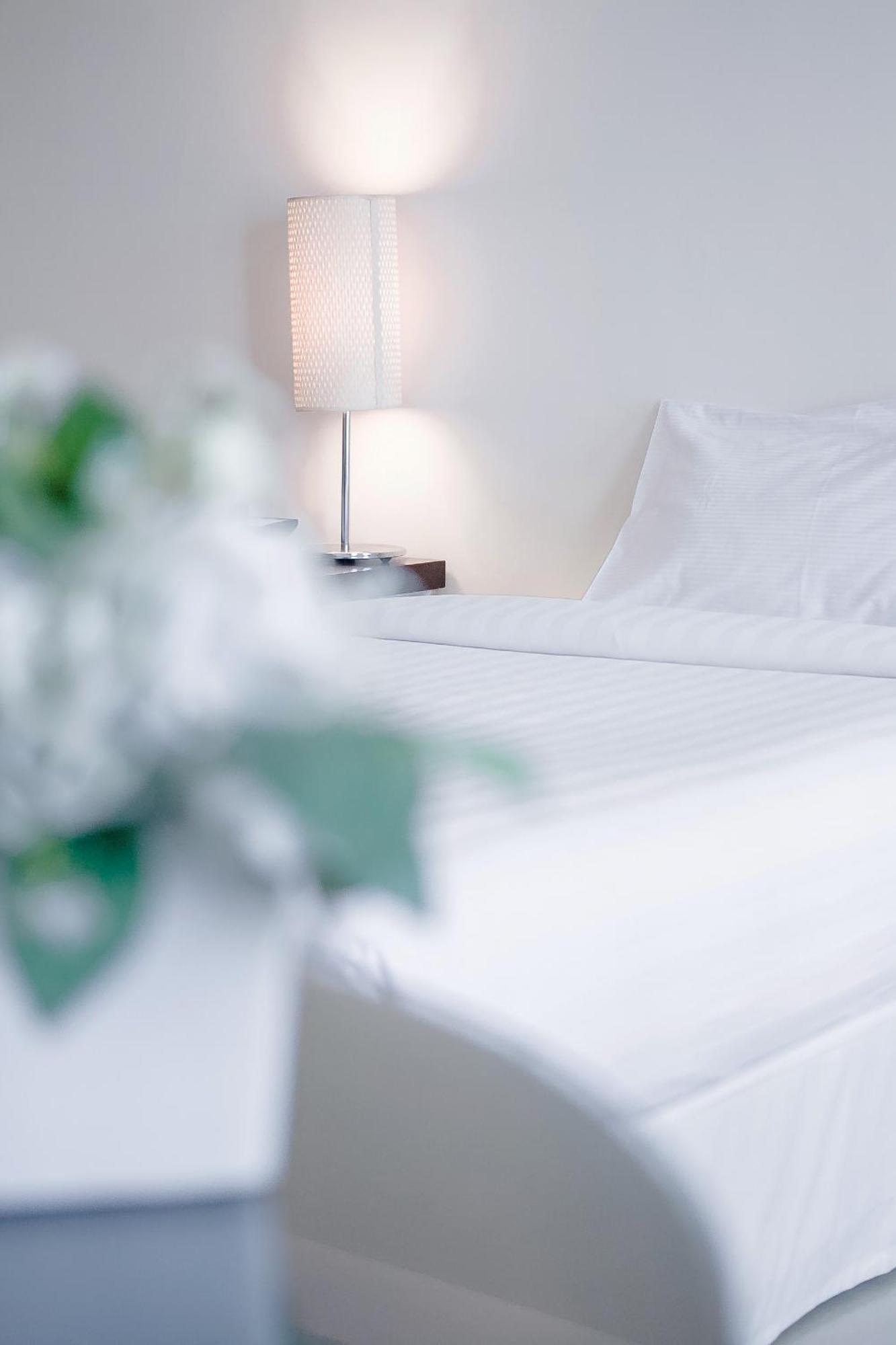 Romance Hotel Bangna Бангкок Экстерьер фото