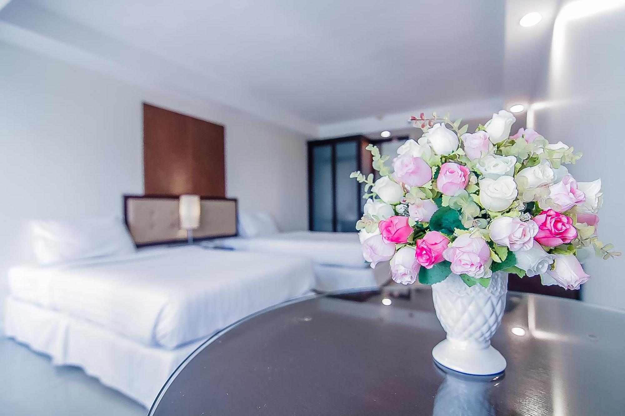 Romance Hotel Bangna Бангкок Экстерьер фото