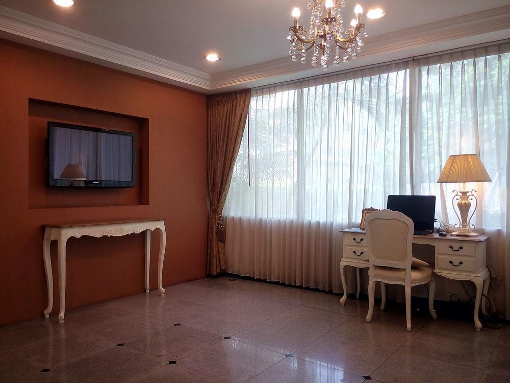 Romance Hotel Bangna Бангкок Экстерьер фото