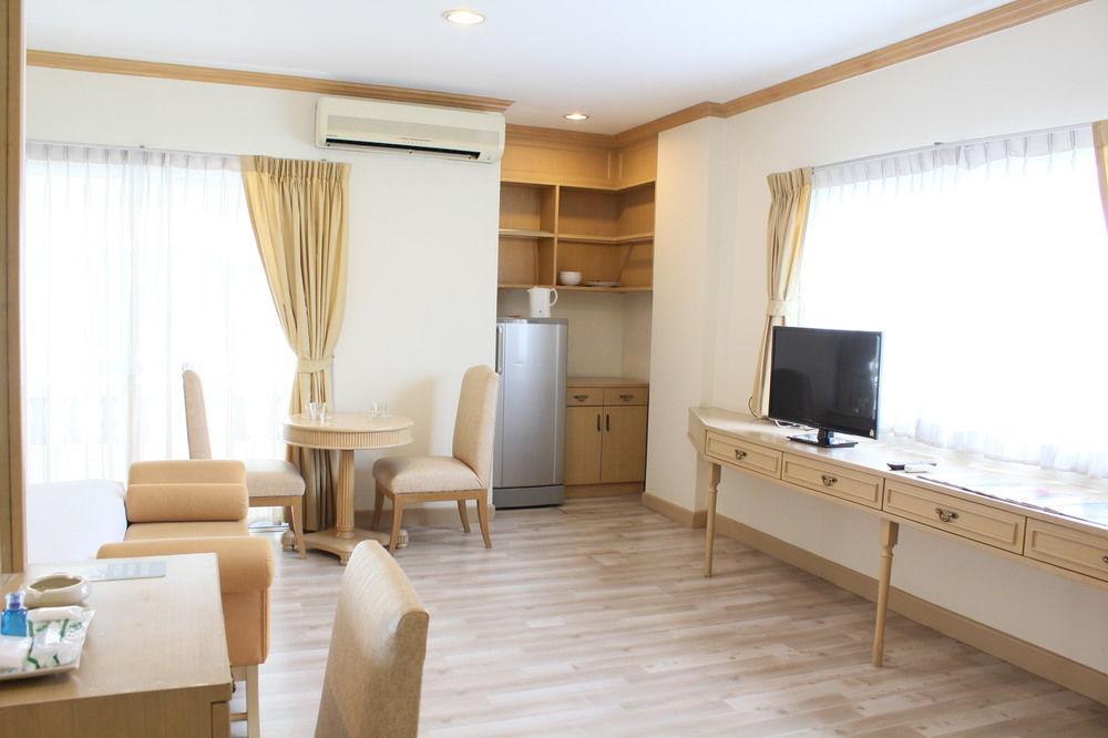 Romance Hotel Bangna Бангкок Экстерьер фото