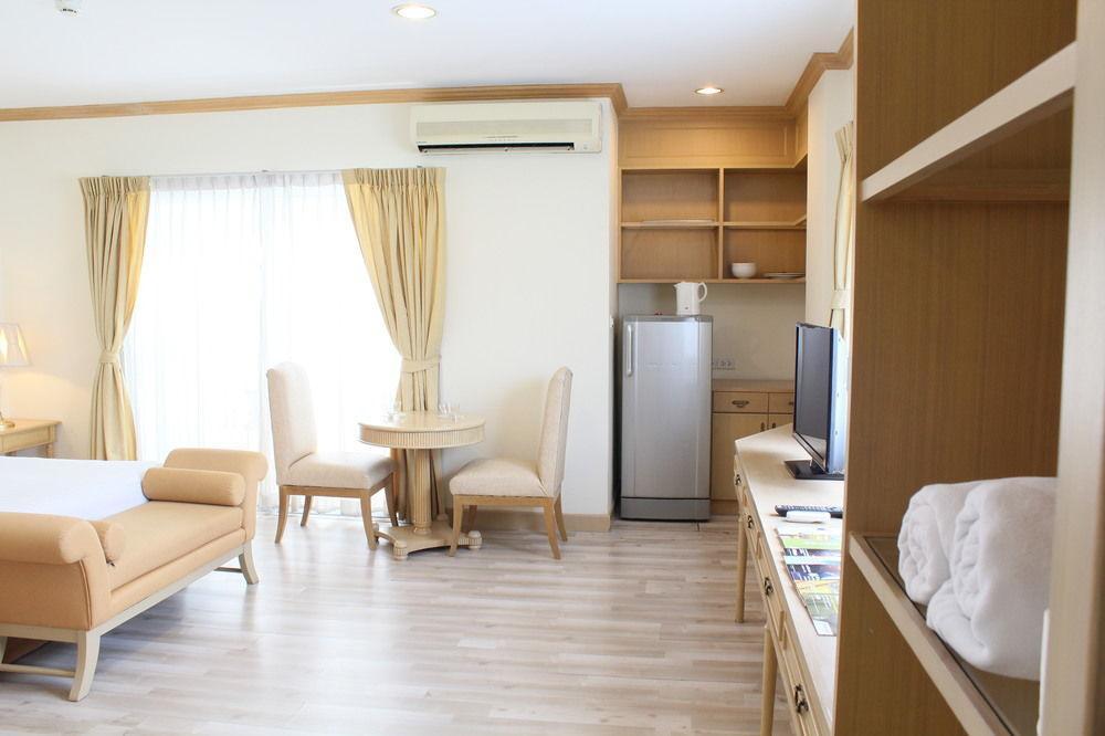 Romance Hotel Bangna Бангкок Экстерьер фото