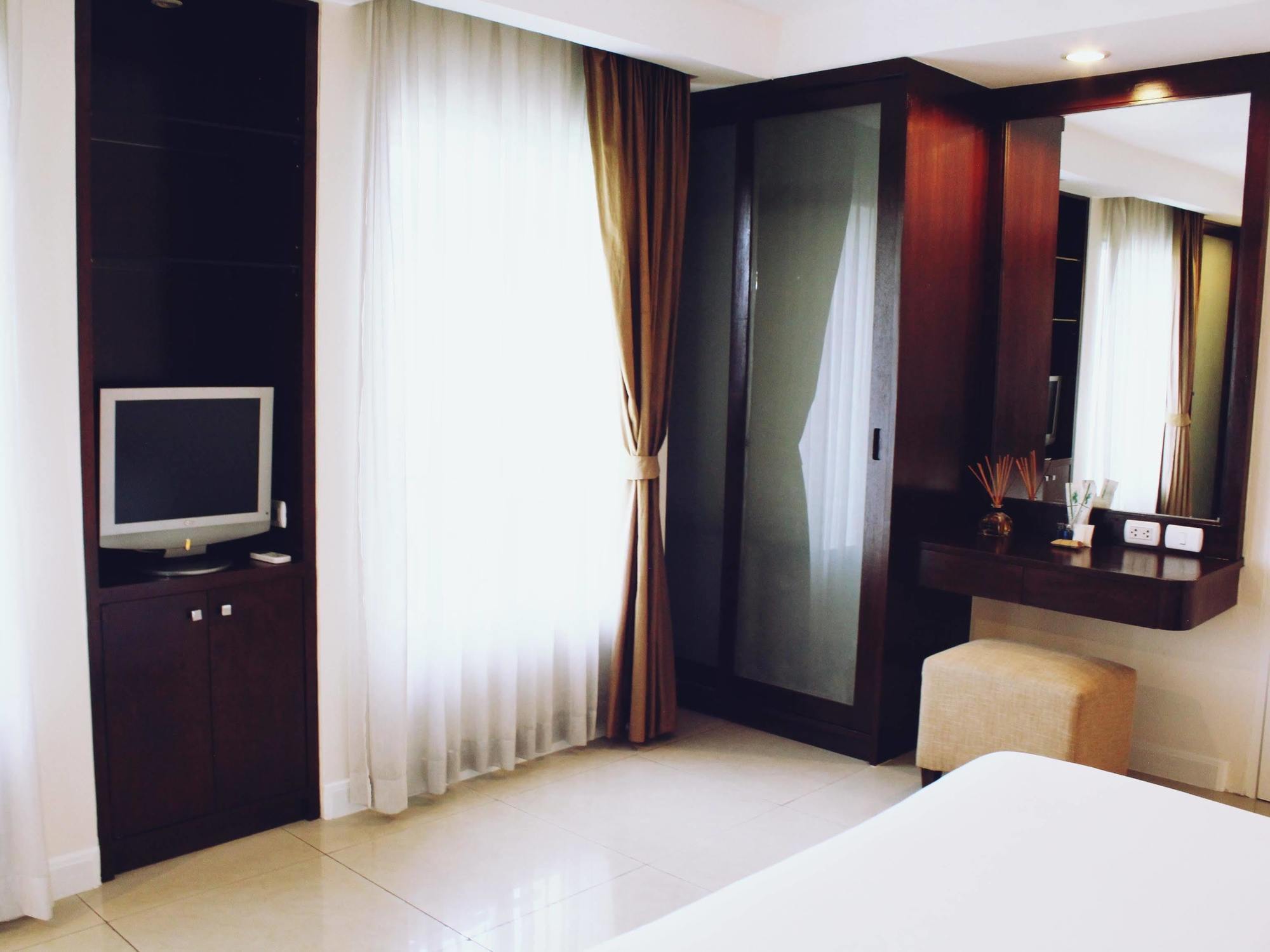 Romance Hotel Bangna Бангкок Экстерьер фото